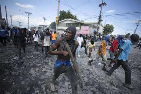 Video. Firefights break out in Haiti's capital as prime minister 